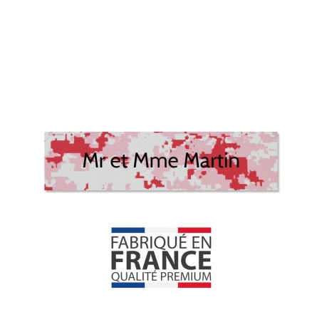 Plaque adhésive interphone ou sonnette 60 mm x 15 mm gravure personnalisée sur 1 ligne couleur Camo Rose lettres noires