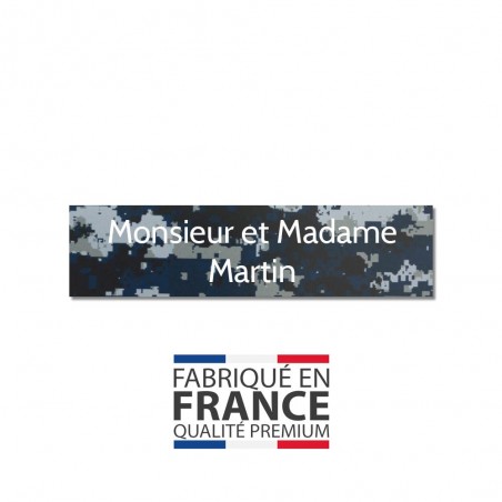 Plaque adhésive interphone ou sonnette 60 mm x 15 mm gravure personnalisée sur 2 lignes couleur Camo Bleu lettres blanches
