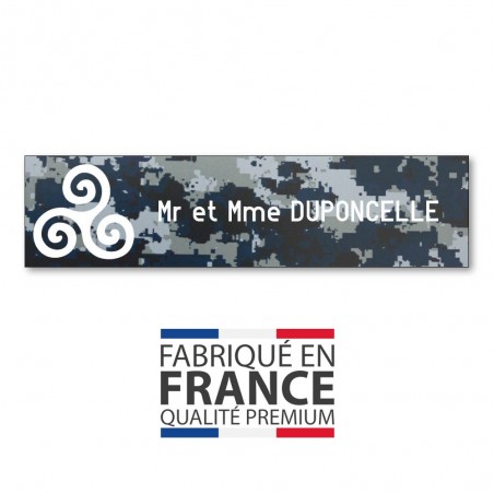 Plaque boite aux lettres format Decayeux TRISKELL (100x25mm) Camo Bleu lettres blanches - 1 ligne