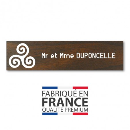 Plaque boite aux lettres format Decayeux TRISKELL (100x25mm) effet bois foncé lettres blanches - 1 ligne