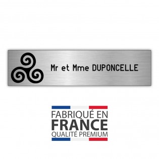 Plaque boite aux lettres format Decayeux TRISKELL (100x25mm) gris argent lettres noires - 1 ligne