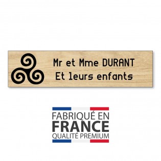 Plaque boite aux lettres format Decayeux TRISKELL (100x25mm) effet bois clair lettres noires - 2 lignes