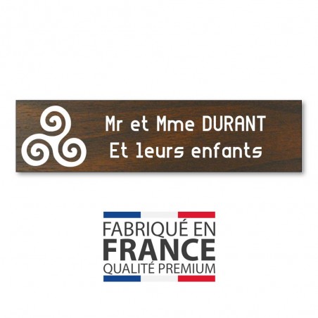 Plaque boite aux lettres format Decayeux TRISKELL (100x25mm) effet bois foncé lettres blanches - 2 lignes
