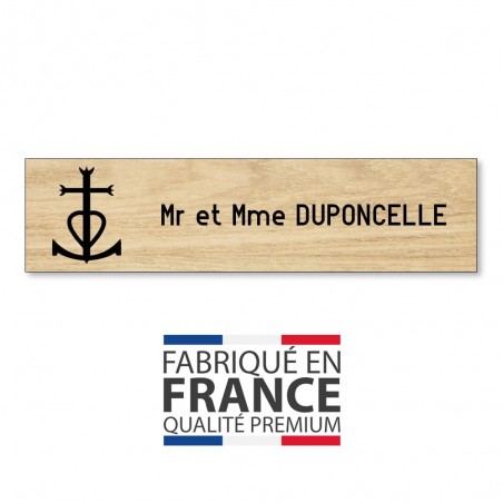 Plaque boite aux lettres format Decayeux CROIX CAMARGUAISE (100x25mm) effet bois clair lettres noires - 1 ligne