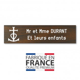 Plaque boite aux lettres format Decayeux CROIX CAMARGUAISE (100x25mm) effet bois foncé lettres blanches - 2 lignes