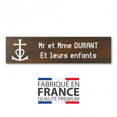 Plaque boite aux lettres format Decayeux CROIX CAMARGUAISE (100x25mm) effet bois foncé lettres blanches - 2 lignes