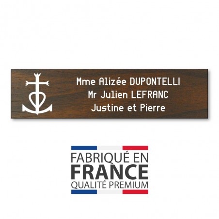 Plaque boite aux lettres format Decayeux CROIX CAMARGUAISE (100x25mm) effet bois foncé lettres blanches - 3 lignes