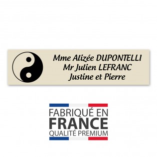 Plaque nom 3 lignes et symbole YIN YANG pour boite aux lettres type Decayeux (100x25mm) couleur beige lettres noires