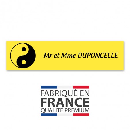 Plaque nom 1 ligne et symbole YIN YANG pour boite aux lettres type Decayeux (100x25mm) couleur jaune lettres noires