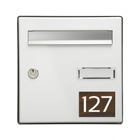 Numéro pour boite aux lettres personnalisable rectangle grand format (100x70mm) effet bois foncé chiffres blancs
