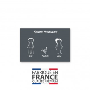 Plaque de maison Family personnalisée avec 3 membres pour boite aux lettres - Format 12x8 cm - Couleur grise