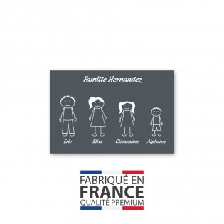 Plaque de maison Family personnalisée avec 4 membres pour boite aux lettres - Format 12x8 cm - Couleur grise