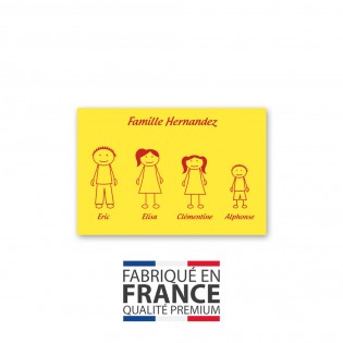 Plaque de maison Family personnalisée avec 4 membres pour boite aux lettres - Format 12x8 cm - Couleur jaune / rouge