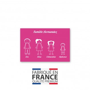 Plaque de maison Family personnalisée avec 4 membres pour boite aux lettres - Format 12x8 cm - Couleur Rose / blanc