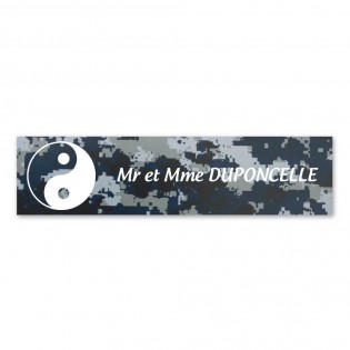 Plaque nom 1 ligne et symbole YIN YANG pour boite aux lettres type Decayeux (100x25mm) texture camouflage bleu