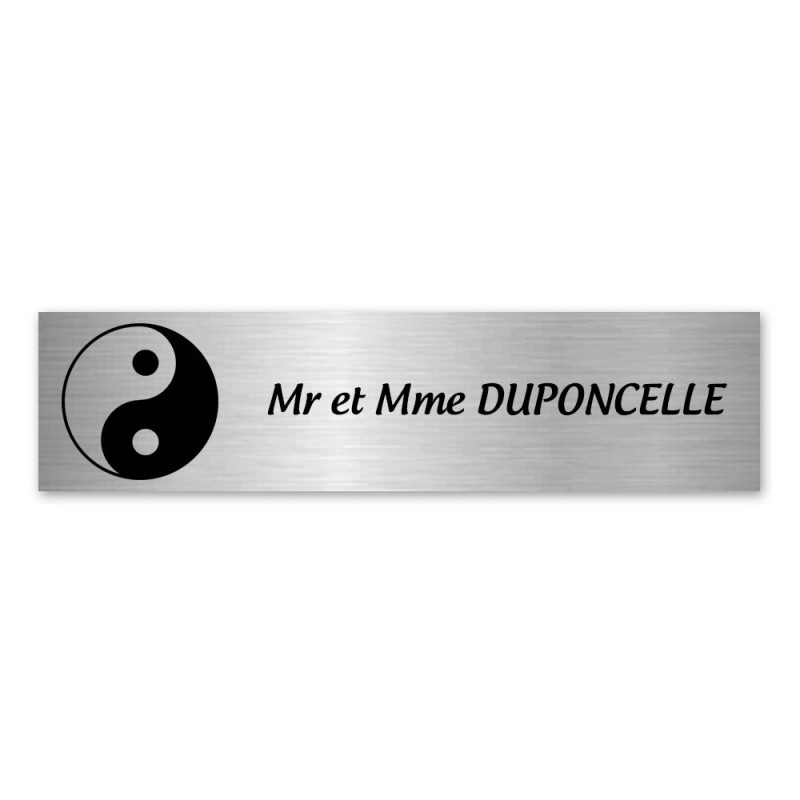 Plaque nom 1 ligne et symbole YIN YANG pour boite aux lettres type Decayeux (100x25mm) couleur argent brossé Plaque nom 1 ligne et symbole YIN YANG pour boite aux lettres type Decayeux (100x25mm) couleur argent brossé