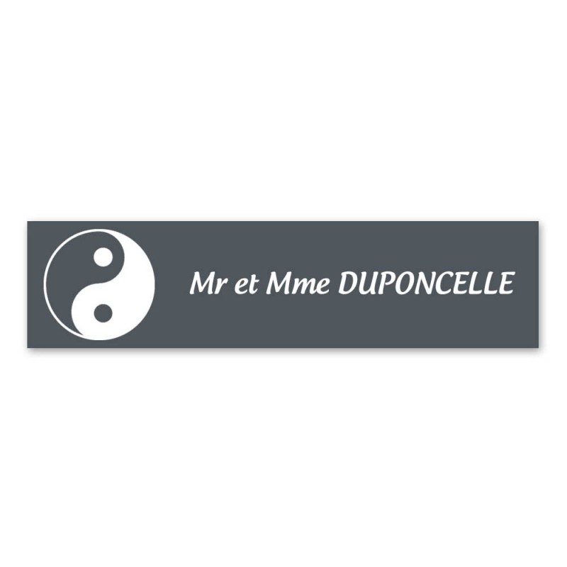 Plaque nom 1 ligne et symbole YIN YANG pour boite aux lettres type Decayeux (100x25mm) couleur grise lettres blanches Plaque nom 1 ligne et symbole YIN YANG pour boite aux lettres type Decayeux (100x25mm) couleur grise lettres blanches