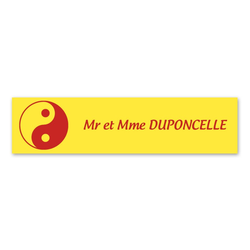 Plaque nom 1 ligne et symbole YIN YANG pour boite aux lettres type Decayeux (100x25mm) couleur jaune lettres rouges
