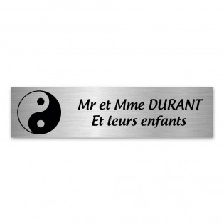 Plaque nom 2 lignes et symbole YIN YANG pour boite aux lettres type Decayeux (100x25mm) couleur argent brossé