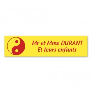Plaque nom 2 lignes et symbole YIN YANG pour boite aux lettres type Decayeux (100x25mm) couleur jaune lettres rouges