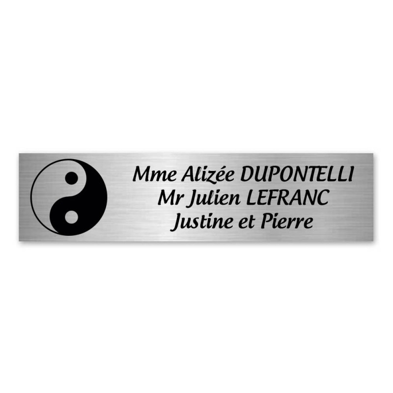 Plaque nom 3 lignes et symbole YIN YANG pour boite aux lettres type Decayeux (100x25mm) couleur argent brossé Plaque nom 3 lignes et symbole YIN YANG pour boite aux lettres type Decayeux (100x25mm) couleur argent brossé