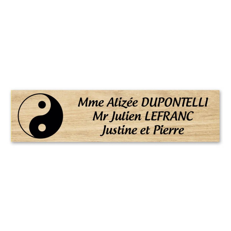 Plaque nom 3 lignes et symbole YIN YANG pour boite aux lettres type Decayeux (100x25mm) effet bois clair Plaque nom 3 lignes et symbole YIN YANG pour boite aux lettres type Decayeux (100x25mm) effet bois clair