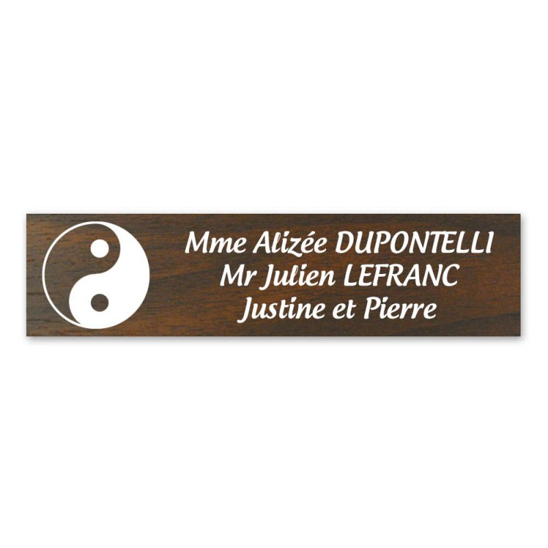 Plaque nom 3 lignes et symbole YIN YANG pour boite aux lettres type Decayeux (100x25mm) effet bois foncé Plaque nom 3 lignes et symbole YIN YANG pour boite aux lettres type Decayeux (100x25mm) effet bois foncé