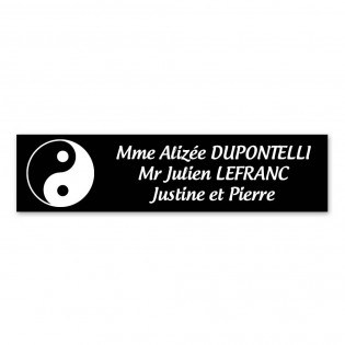 Plaque nom 3 lignes et symbole YIN YANG pour boite aux lettres type Decayeux (100x25mm) couleur noire lettres blanches